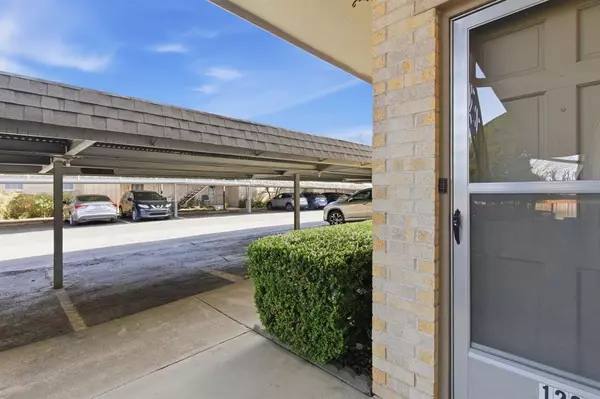 4320 Bellaire Drive S #126W, Fort Worth, TX 76109