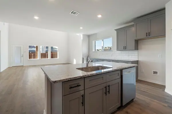 3685 Saguaro Drive, Grand Prairie, TX 75052