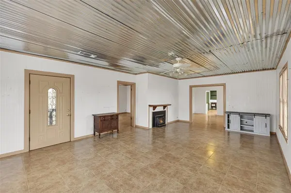 195 County Road 852, Donie, TX 75838