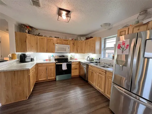 302 Sayle Street, Cumby, TX 75433