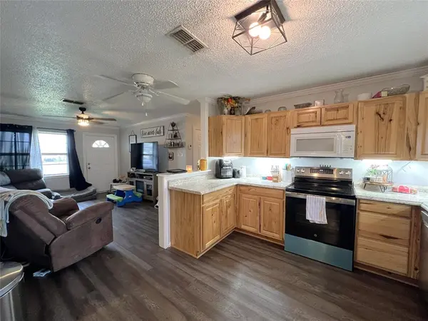 302 Sayle Street, Cumby, TX 75433