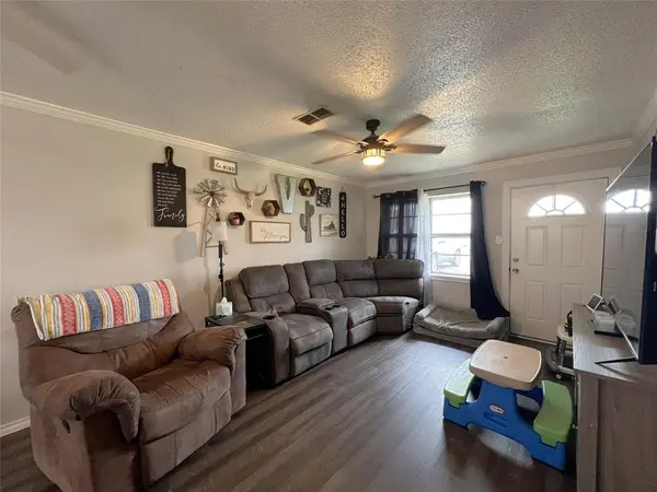 302 Sayle Street, Cumby, TX 75433