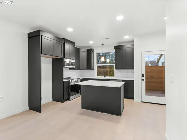 11067 SW 61st AVE #5, Portland, OR 97219