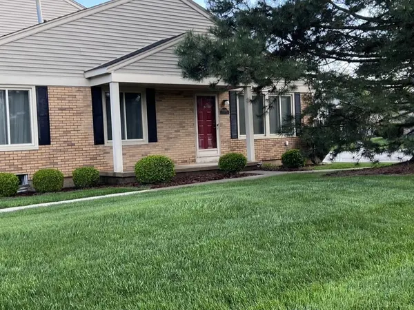 44666 Connecticut CT, Clinton Twp, MI 48038