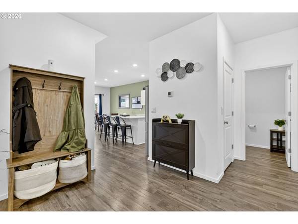 900 BEN BROWN LN, Woodburn, OR 97071