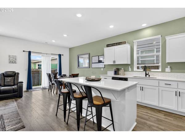 900 BEN BROWN LN, Woodburn, OR 97071