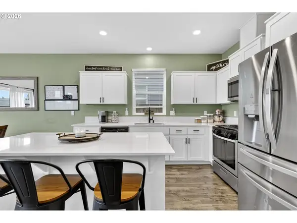 900 BEN BROWN LN, Woodburn, OR 97071