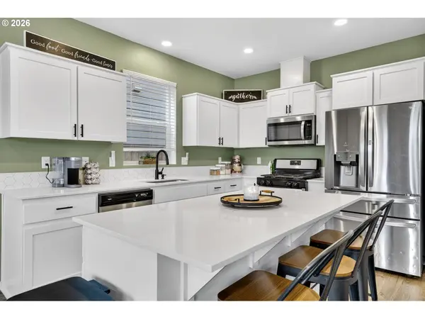 900 BEN BROWN LN, Woodburn, OR 97071