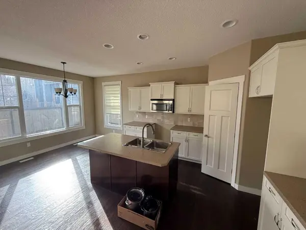 105 Wolf Willow CV, Hinton, AB T7V0B2