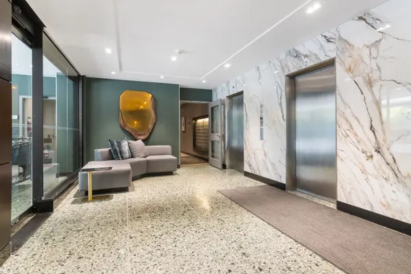 500 Avenue RD #1201, Toronto C02, ON M4V 2J6