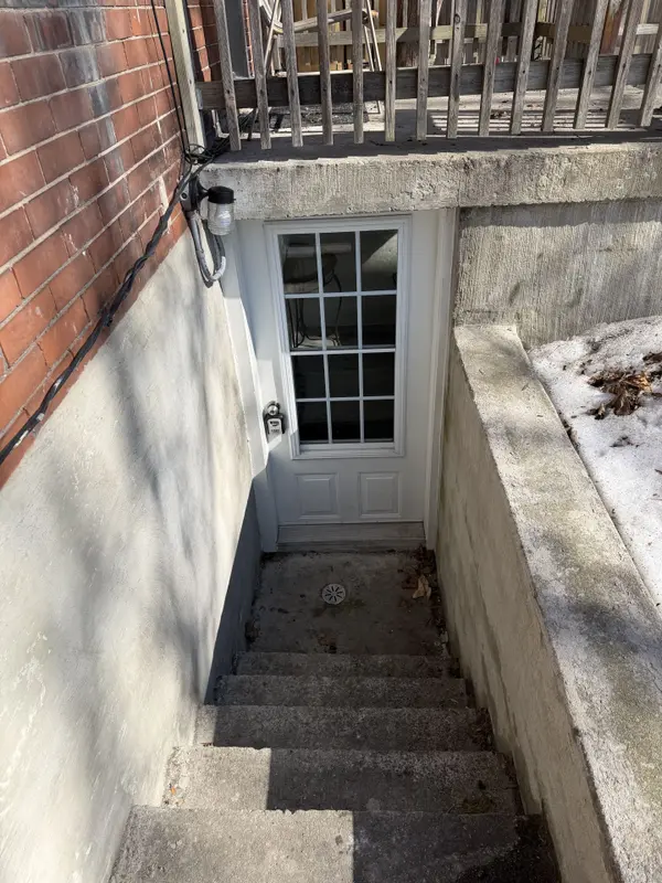 295 Arthur ST #Apt 4, Oshawa, ON L1H 1N7