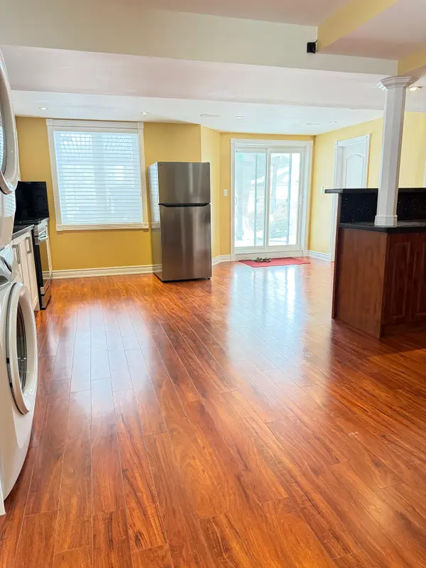 7 Wainwright AVE, Richmond Hill, ON L4C 5R4