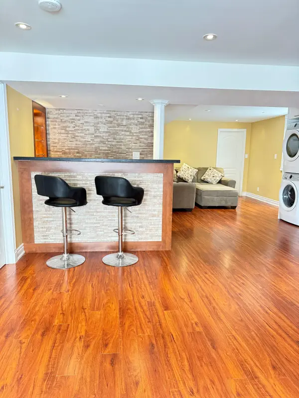 7 Wainwright AVE, Richmond Hill, ON L4C 5R4