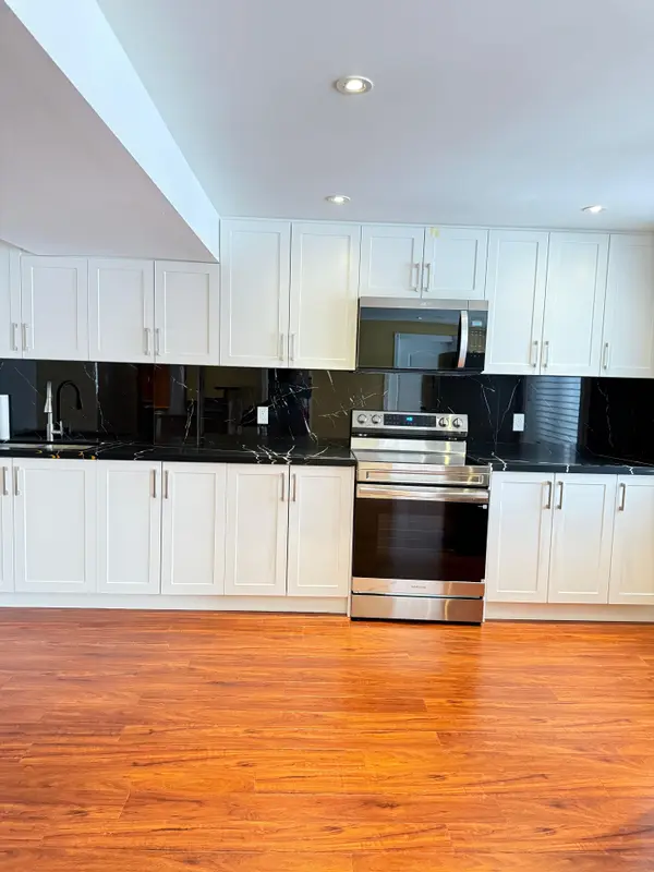 7 Wainwright AVE, Richmond Hill, ON L4C 5R4