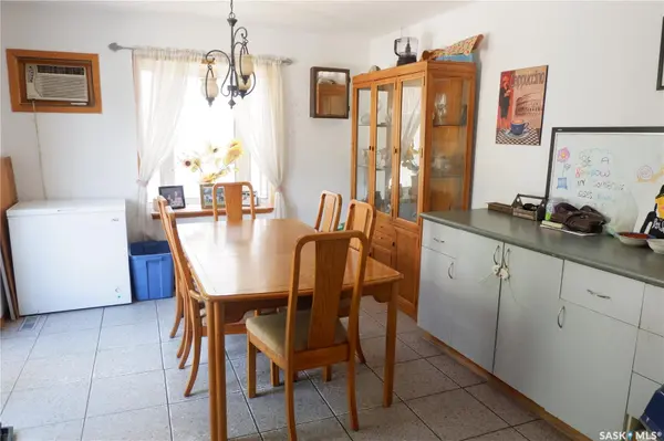 568 Stadacona STREET W, Moose Jaw, SK S6H 1Z9