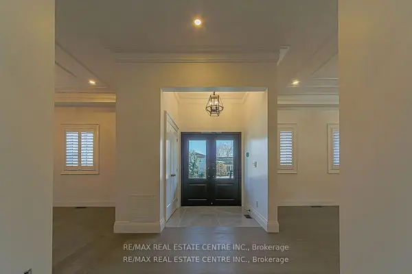 1 Hawthorn CRES, Brampton, ON L6S 1A9