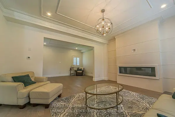 1 Hawthorn CRES, Brampton, ON L6S 1A9