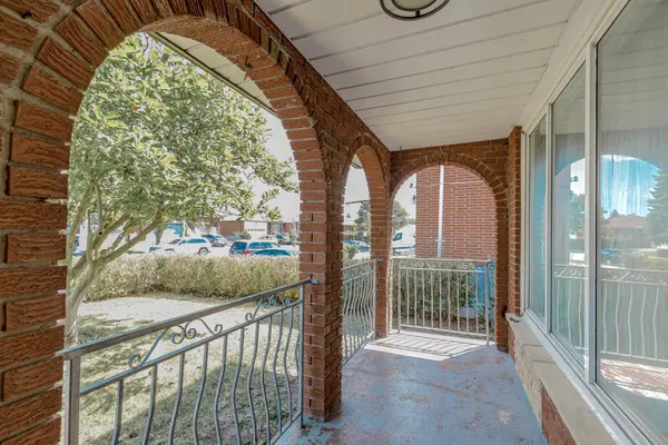 4104 Brandon Gate, Mississauga, ON L4T 3P2