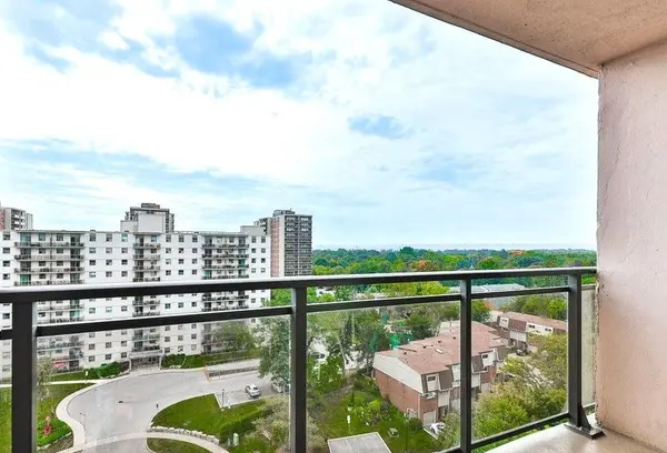 975 Warwick CT #1005, Burlington, ON L7T 3Z7