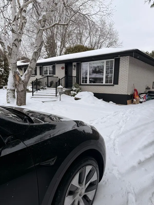 31 Varadi AVE #UPPER, Brantford, ON N3R 3N2