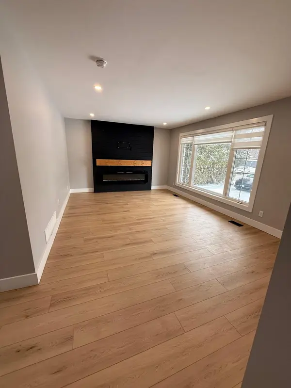 31 Varadi AVE #UPPER, Brantford, ON N3R 3N2