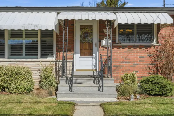 256 Whitney AVE, Hamilton, ON L8S 2G8