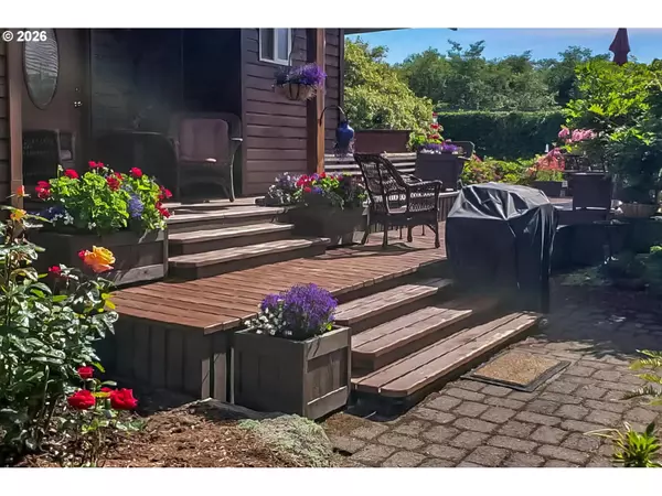 Coos Bay, OR 97420,322 5TH AVE