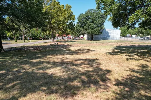 Lot 4 Blk 127 W Kaufman Street Street, Paris, TX 75460
