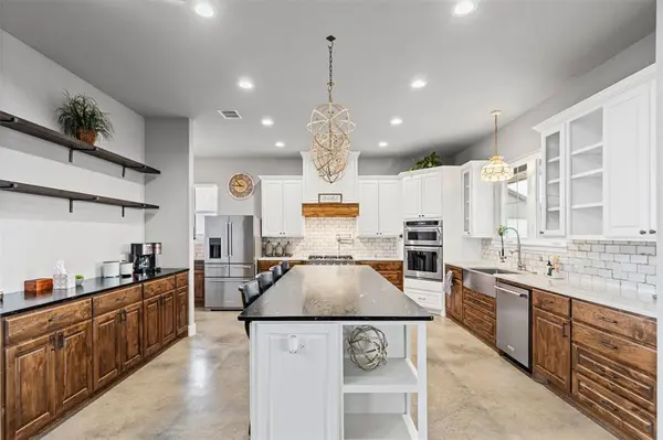 201 West Road, Waxahachie, TX 75165