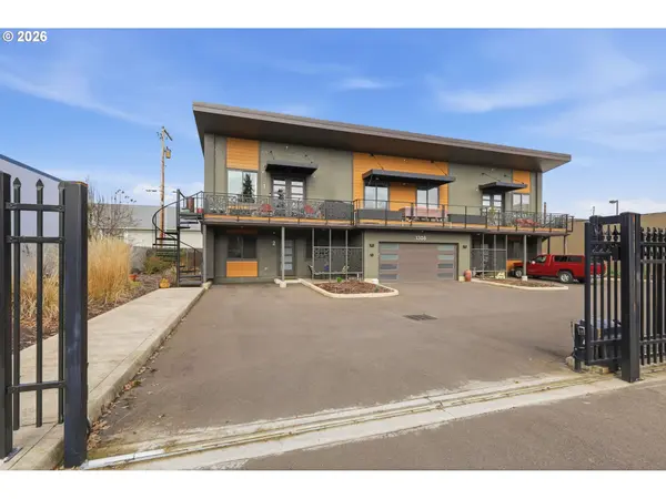 1308 E MAIN ST, Cottage Grove, OR 97424