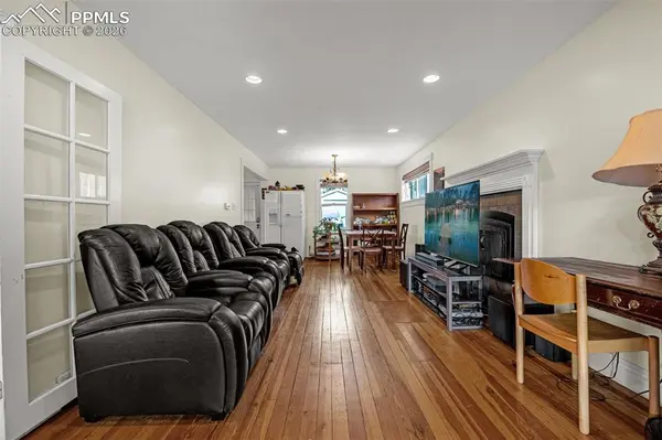 105 Pawnee AVE, Manitou Springs, CO 80829