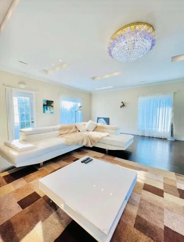 2878 10th Side Road, Bradford West Gwillimbury, ON L3Z 2L3