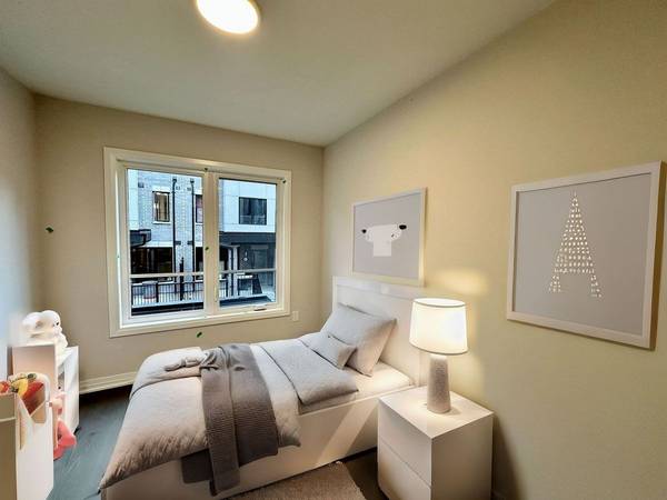 11 Baynes WAY #12, Bradford West Gwillimbury, ON L3Z 4M5