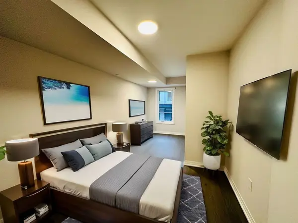 11 Baynes WAY #12, Bradford West Gwillimbury, ON L3Z 4M5