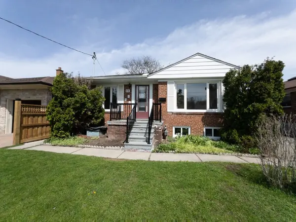 12 North Heights RD #Upper, Toronto W08, ON M9B 2T1