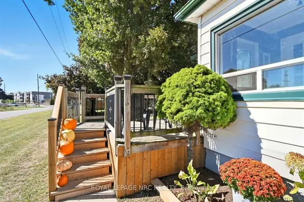 2459 Thompson RD, Niagara Falls, ON L2E 6S4