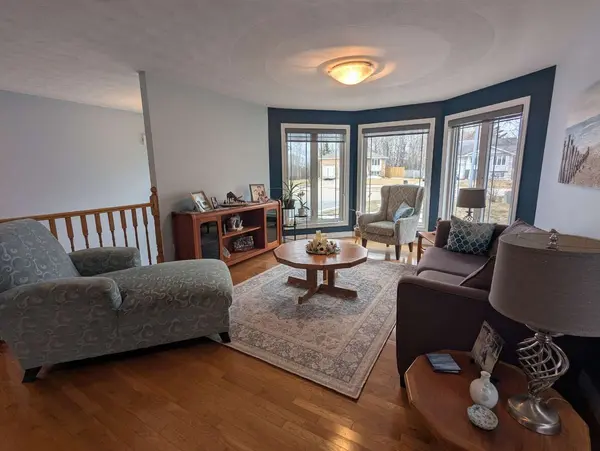 6 Gagnon CT, North Bay, ON P1B 9V3