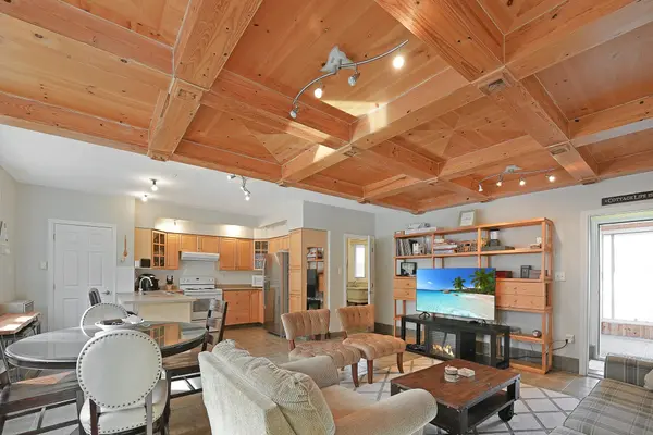 1008 Cherokee TRL, Algonquin Highlands, ON K0M 1J1