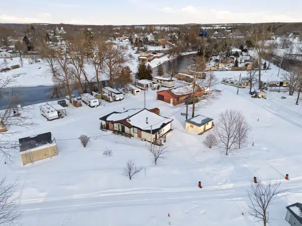 52 Sunset Lagoon DR, Prince Edward County, ON K0K 1T0