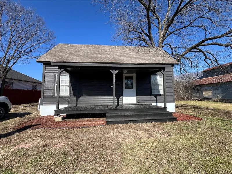 705 E 1st North Street, Kaufman, TX 75142