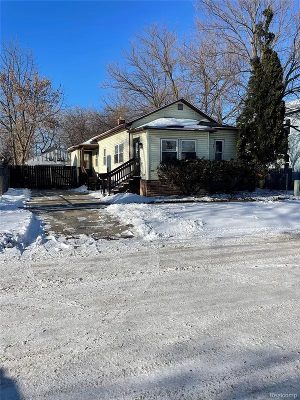 909 N Granger ST, Saginaw, MI 48602