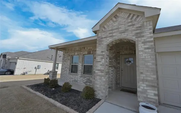 1212 Almond Road, Azle, TX 76020