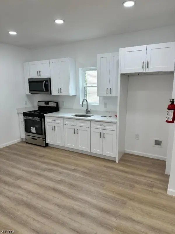 106 Mill St, Paterson City, NJ 07501