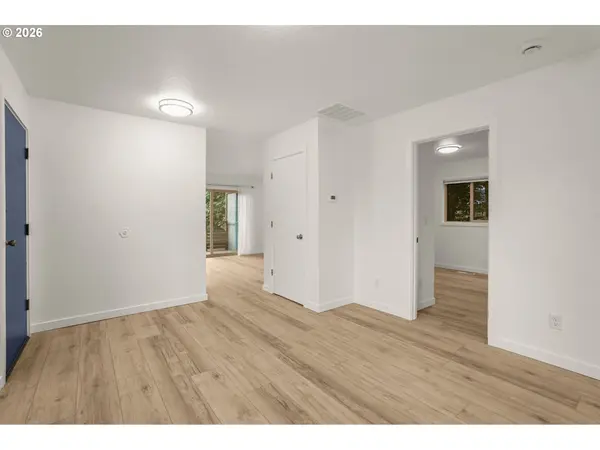 3046 SW FLORIDA CT #B, Portland, OR 97219