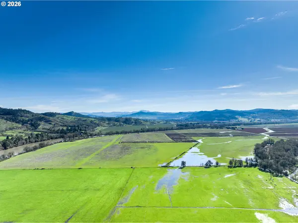 687 Hubbard Creek, Umpqua, OR 97486