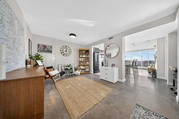 188 15 AVE SW #1805, Calgary, AB T2R 1S4