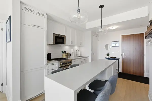 25 Malcolm RD #606, Toronto C11, ON M4G 0C1