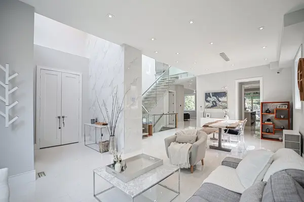 263 East AVE, Toronto E10, ON M1C 2W2