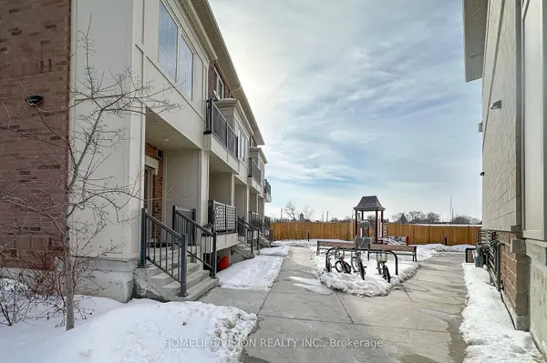 490 Beresford PATH #12, Oshawa, ON L1H 0B2