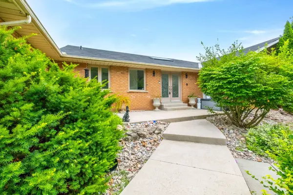 1041 15th Side RD, New Tecumseth, ON L0G 1T0